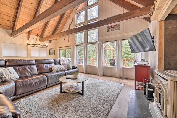 House (3 Bedrooms) | Interior - 2 Mi to Tahoe Donner Ski Resort: Forest-view Haven (Truckee)