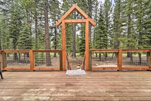 House (3 Bedrooms) | Interior - 2 Mi to Tahoe Donner Ski Resort: Forest-view Haven (Truckee)