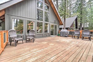 House (3 Bedrooms) | Interior - 2 Mi to Tahoe Donner Ski Resort: Forest-view Haven (Truckee)
