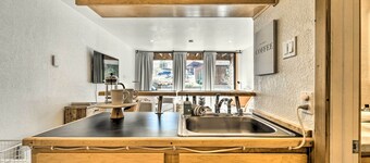 Walk to Ski Resort: Tahoe Donner Studio w/ Balcony