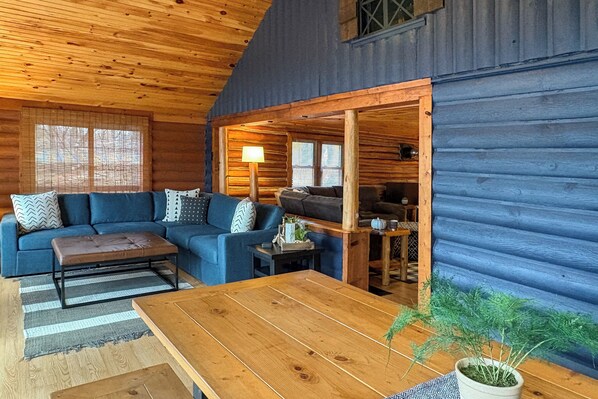 Interior - Diamond Lake Waterfront Cabin w/ Deck + Dock! (Tustin)