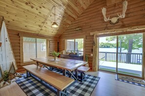 Interior - Diamond Lake Waterfront Cabin w/ Deck + Dock! (Tustin)