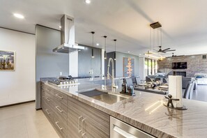 House (2 Bedrooms) | Interior