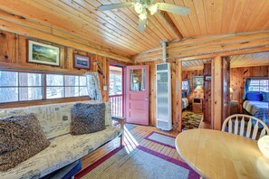 Interior - 'autumnsong Fireside' Cabin Near Dtwn Buena Vista! (Buena Vista)