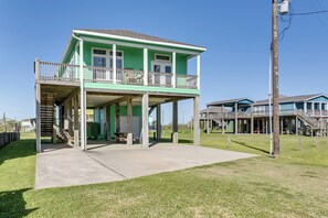 Interior - Walk to Shore: Crystal Beach Coastal Home! (Port Bolivar)