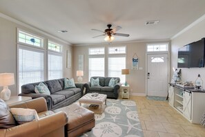 Interior - Walk to Shore: Crystal Beach Coastal Home! (Port Bolivar)