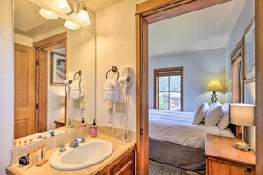 Apartment (2 Bedrooms) | Interior - < 1 Mi to Slopes: Mtn-view Keystone Condo (Keystone)