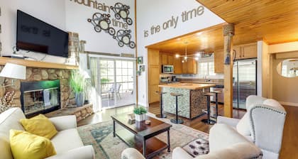 Remodeled Crestline Retreat: Walk to Lake Gregory!