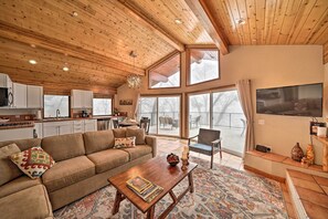 TV, fireplace, video game console, ping pong - Secluded Home on 1-acre Lot w/ Unparalleled Views (Skyforest)