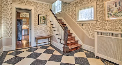 Cozy Appleton Getaway w/ Screened-in Porch + Yard!