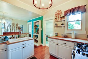 House (2 Bedrooms) | Interior