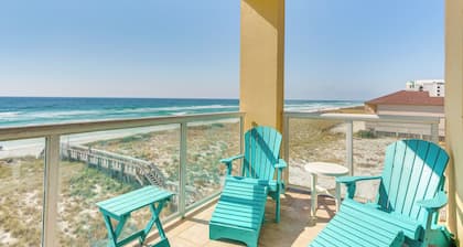 Vibrant Navarre Condo: Pool & Beach Chair Service!