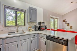 Hus (3 Bedrooms) | Eget kök | Mikrovågsugn, ugn, spishäll och diskmaskin