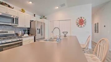 Ketuhar gelombang mikro, ketuhar, dapur, mesin basuh pinggan mangkuk