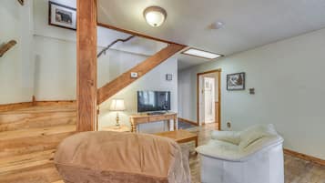 House (6 Bedrooms) | Interior