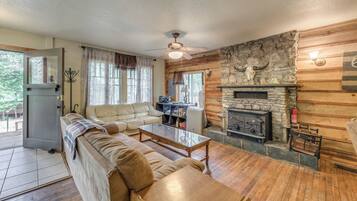 House (6 Bedrooms) | Interior