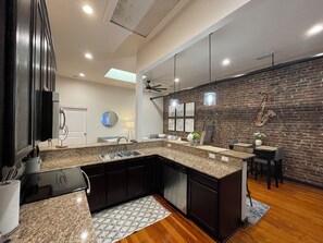 Microwave, oven, stovetop, dishwasher - Charming 2-bedroom 2-bath condo with AC and WiFi in pleasant Downtown Hammond! (Hammond)