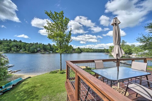 Picturesque Cottage With Sunroom on Ashmere Lake!