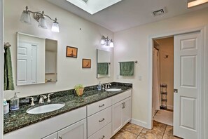 House (3 Bedrooms) | Interior - Romantic Retreat on the Sand: Cape Cod Beach House (Mattapoisett)