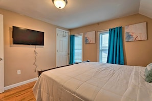 Apartment (1 Bedroom) | Interior - Cozy Third-story Apartment in Dtwn Brockton! (Brockton)