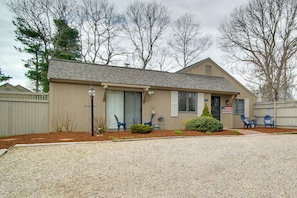 House (3 Bedrooms) | Interior - Charming Cape Cod Home w/ Patio, 2 Mi to Beach! (Mashpee)