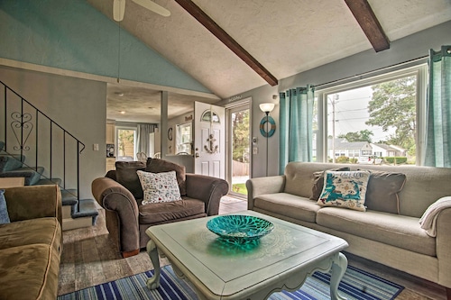 Walk to Beach: Quaint Dennis Home w/ Deck + Grill!