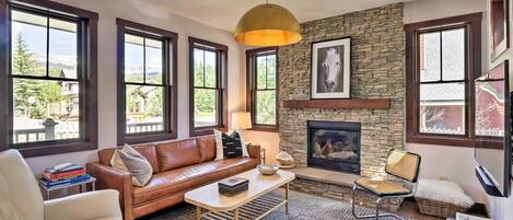 House (4 Bedrooms) | Front of property