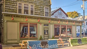 A building with a green facade and a sign reading "Witch's Brew Cafe". - Inviting Salem Apartment Near Waterfront & Museums (Salem)