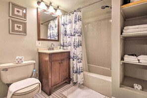 Apartment (1 Bedroom) | Interior - Inviting Salem Apartment Near Waterfront & Museums (Salem)