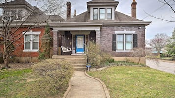 Rumah (3 Bedrooms) | Bagian depan properti