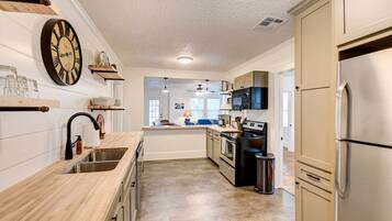 House (3 Bedrooms) | Interior