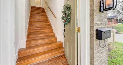 2 Mi to Magnolia Mkt: Cozy Retreat w/ Shared Yard