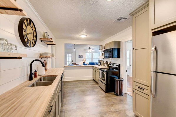 House (3 Bedrooms) | Interior