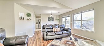 Fayetteville Home w/ Hot Tub ~ 3 Mi to U of A!
