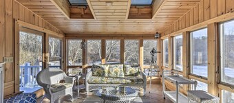 Waterfront Hyannis Gem: Walk to Hyannis Port Beach