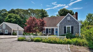 Exterior - Waterfront Hyannis Gem: Walk to Hyannis Port Beach (Hyannis)