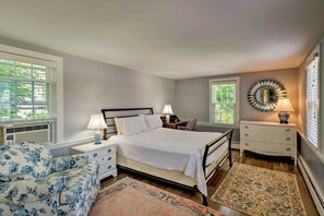 3 bedrooms, iron/ironing board, bed sheets - Waterfront Hyannis Gem: Walk to Hyannis Port Beach (Hyannis)