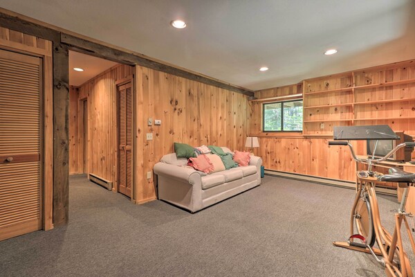 Cabin W/ 3 Acres, Tennis Courts: By 4 Ski Mtns - Monterey, MA