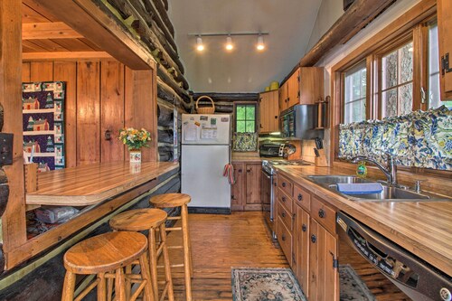 Waterfront Lake George Cabin: Walk to Water