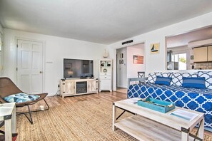 House (2 Bedrooms) | Interior - Cape Cod Escape ~ 2 Mi To Beaches & Dining! (South Yarmouth)
