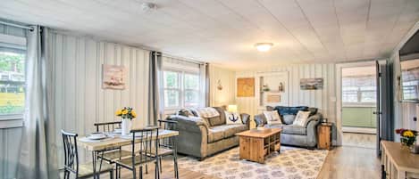 House (3 Bedrooms) | Living area | TV