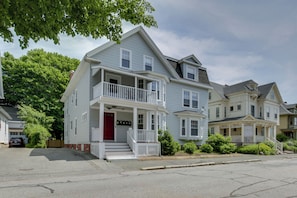 Apartment (1 Bedroom) | Interior - Quaint Beverly Townhome: Walk to Beach & Downtown! (Beverly)