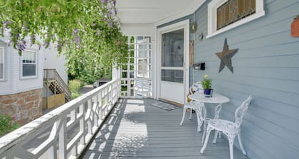 Quaint Beverly Townhome: Walk to Beach & Downtown!