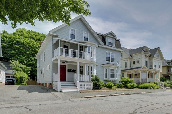 Apartment (1 Bedroom) | Interior - Quaint Beverly Townhome: Walk to Beach & Downtown! (Beverly)
