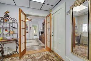 Apartment (1 Bedroom) | Interior - Quaint Beverly Townhome: Walk to Beach & Downtown! (Beverly)