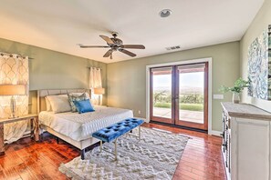 2 bedrooms, iron/ironing board, bed sheets - Spanish-style Home w/ Patio & Vineyard Views! (Temecula)