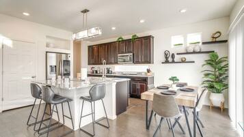 House (3 Bedrooms) | Interior