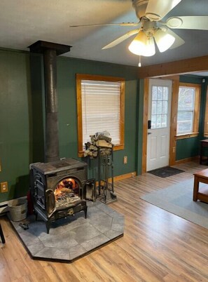 Interior - Riverside cabin in NRG National Park & Preserve (Hinton)