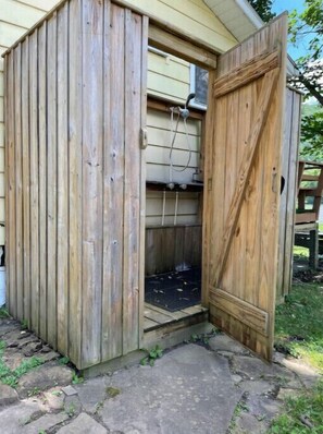 Property grounds - Riverside cabin in NRG National Park & Preserve (Hinton)