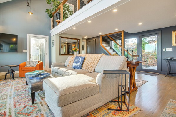 House (4 Bedrooms) | Interior - 1 Mi to Ferry & Beach: Waterfront Hyannis Home! (Hyannis)